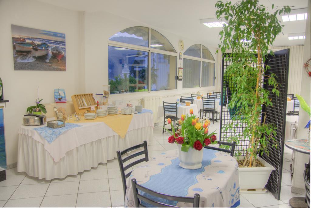 Hotel Deutsche Familien Finale Ligure Eksteriør billede