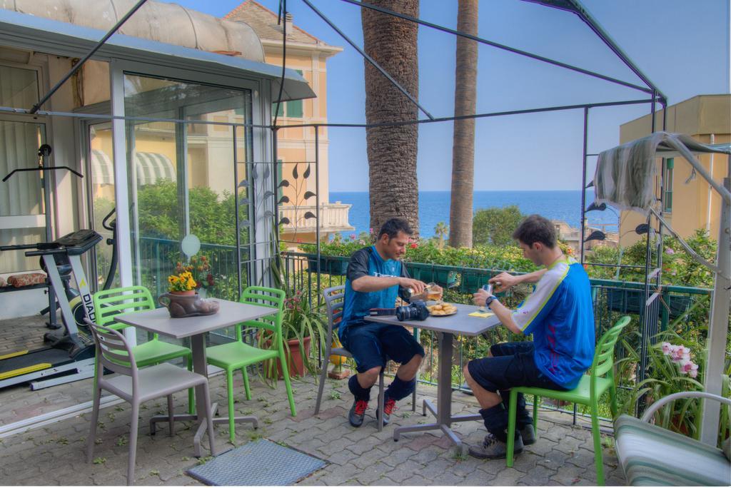 Hotel Deutsche Familien Finale Ligure Eksteriør billede