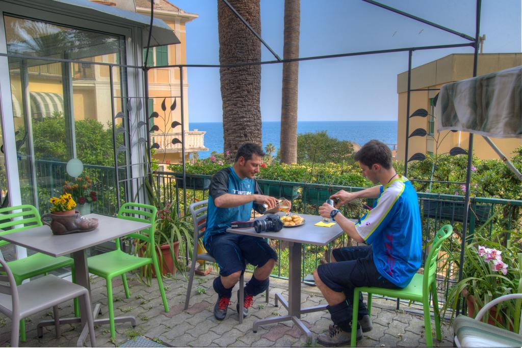 Hotel Deutsche Familien Finale Ligure Eksteriør billede
