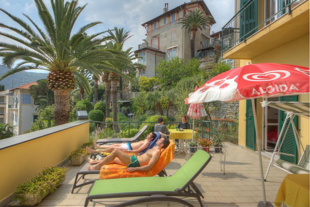 Hotel Deutsche Familien Finale Ligure Eksteriør billede