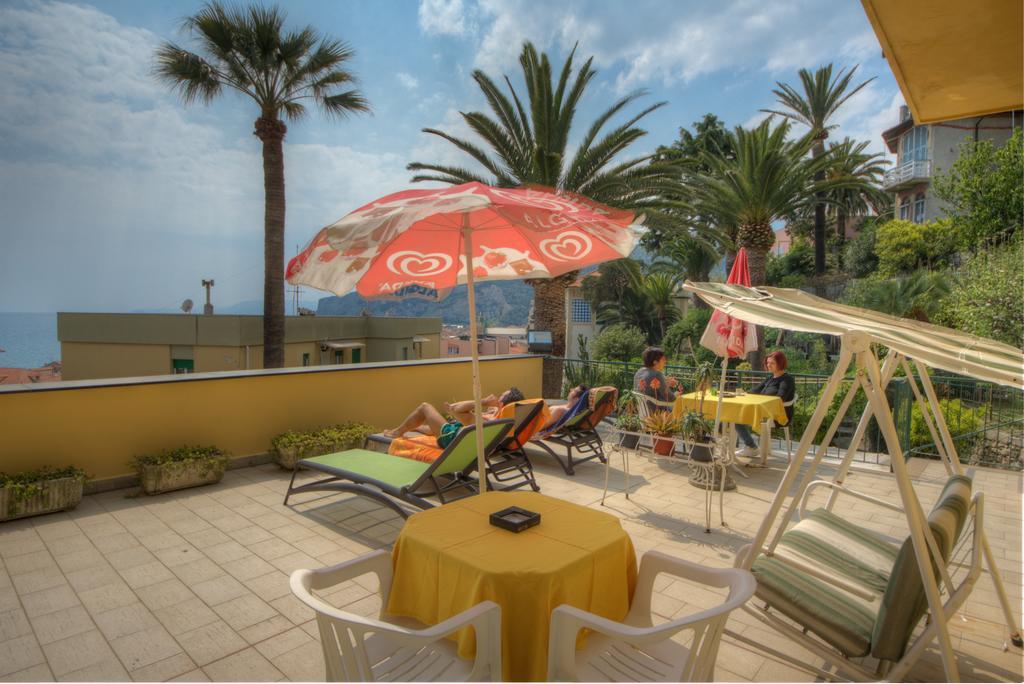 Hotel Deutsche Familien Finale Ligure Eksteriør billede