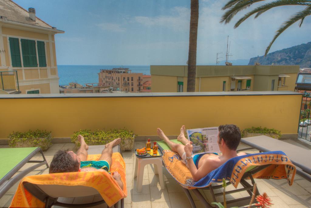 Hotel Deutsche Familien Finale Ligure Eksteriør billede
