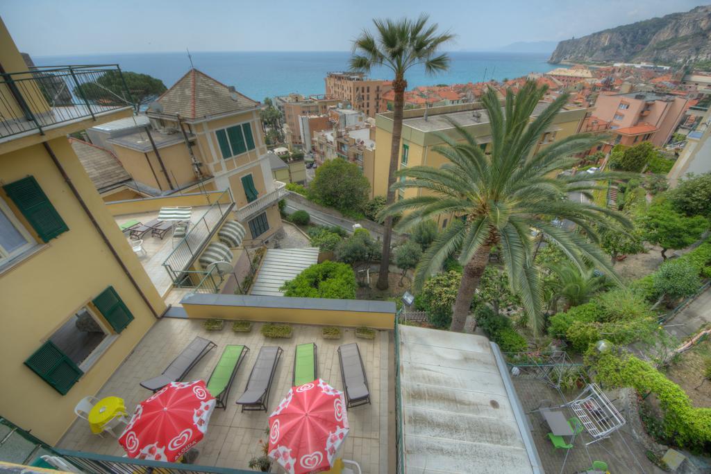 Hotel Deutsche Familien Finale Ligure Eksteriør billede