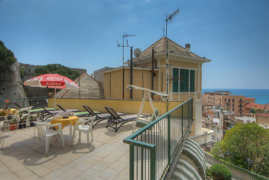 Hotel Deutsche Familien Finale Ligure Eksteriør billede