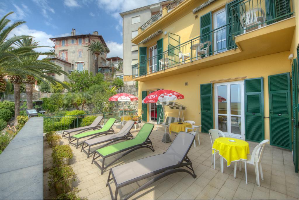 Hotel Deutsche Familien Finale Ligure Eksteriør billede