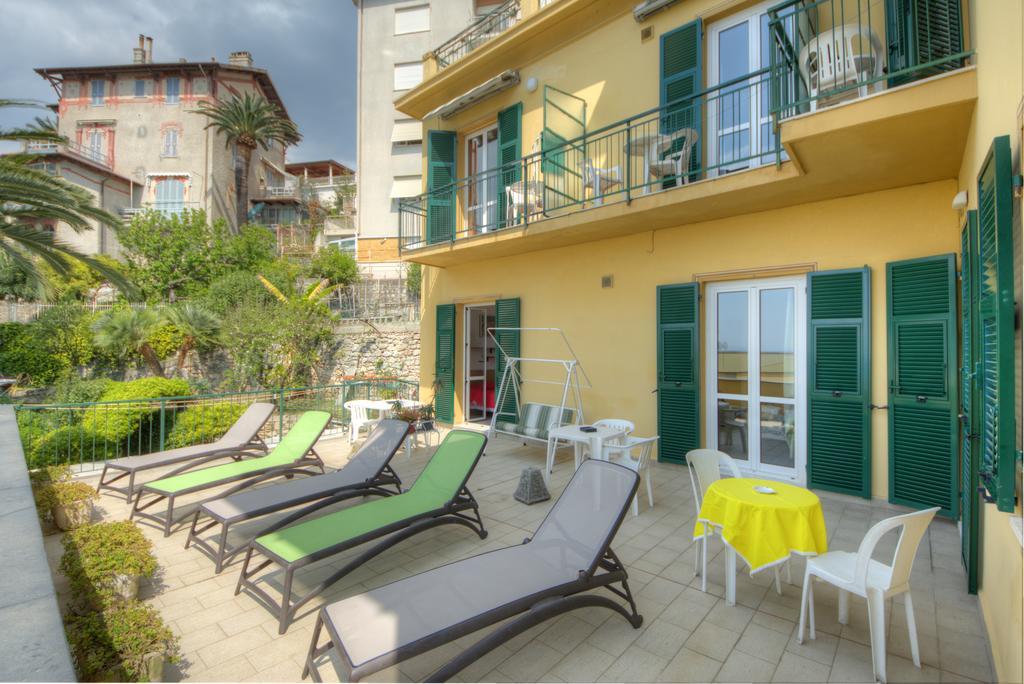 Hotel Deutsche Familien Finale Ligure Eksteriør billede