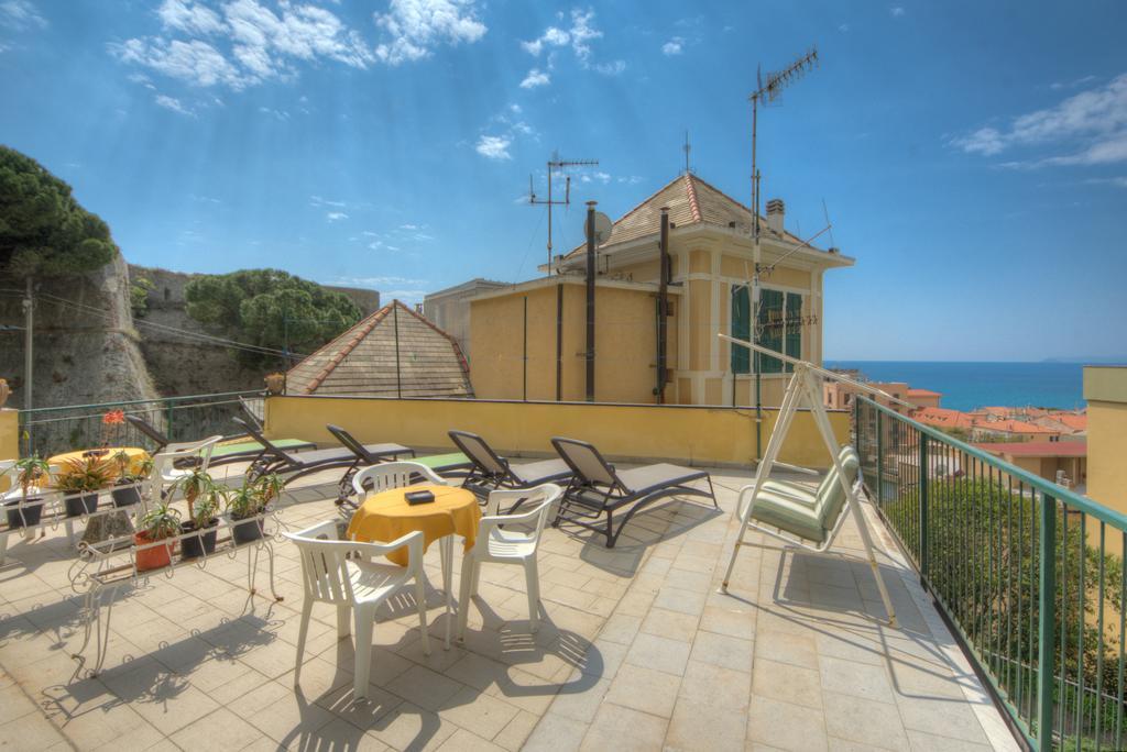 Hotel Deutsche Familien Finale Ligure Eksteriør billede