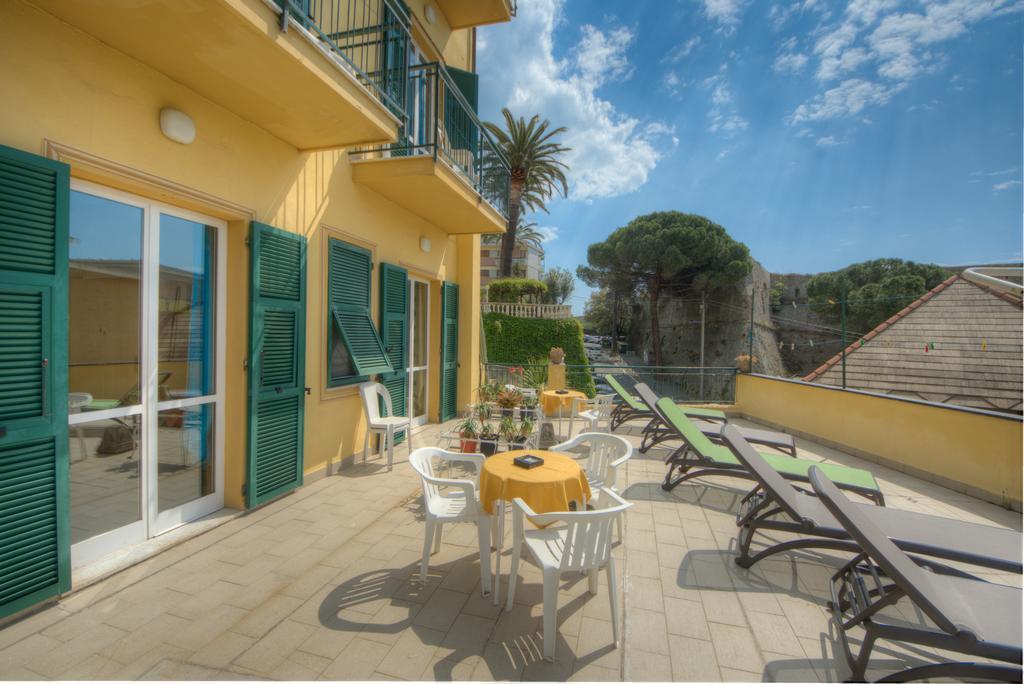Hotel Deutsche Familien Finale Ligure Eksteriør billede