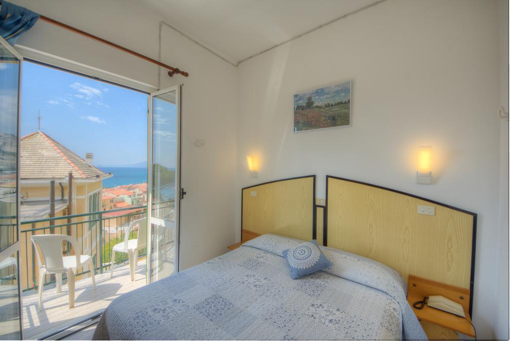 Hotel Deutsche Familien Finale Ligure Eksteriør billede