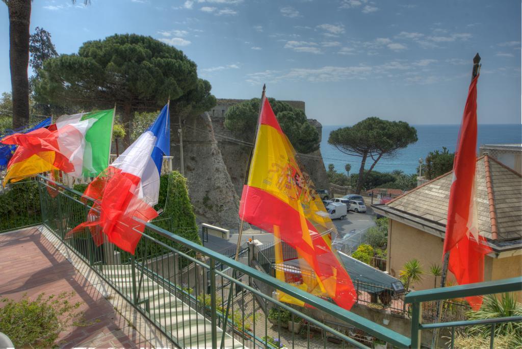 Hotel Deutsche Familien Finale Ligure Eksteriør billede