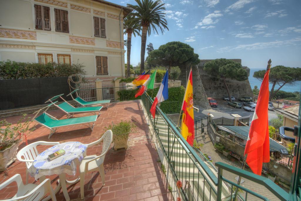 Hotel Deutsche Familien Finale Ligure Eksteriør billede