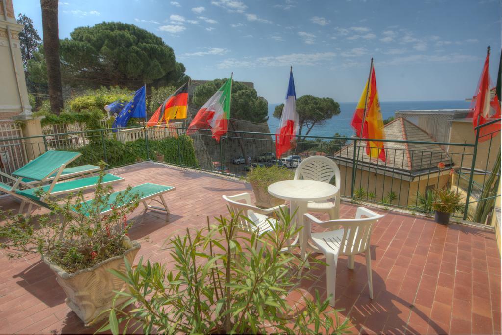 Hotel Deutsche Familien Finale Ligure Eksteriør billede