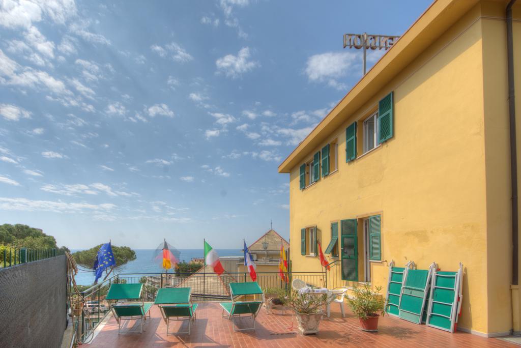 Hotel Deutsche Familien Finale Ligure Eksteriør billede
