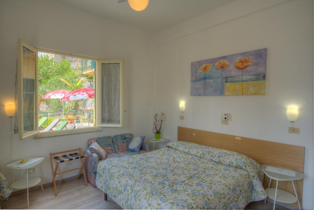 Hotel Deutsche Familien Finale Ligure Eksteriør billede