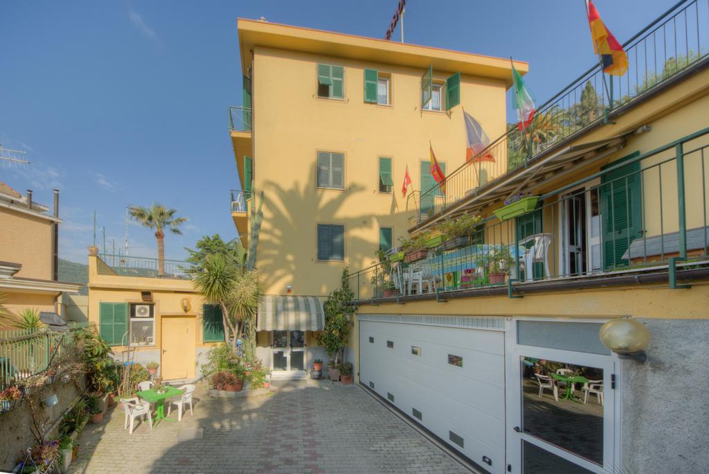 Hotel Deutsche Familien Finale Ligure Eksteriør billede